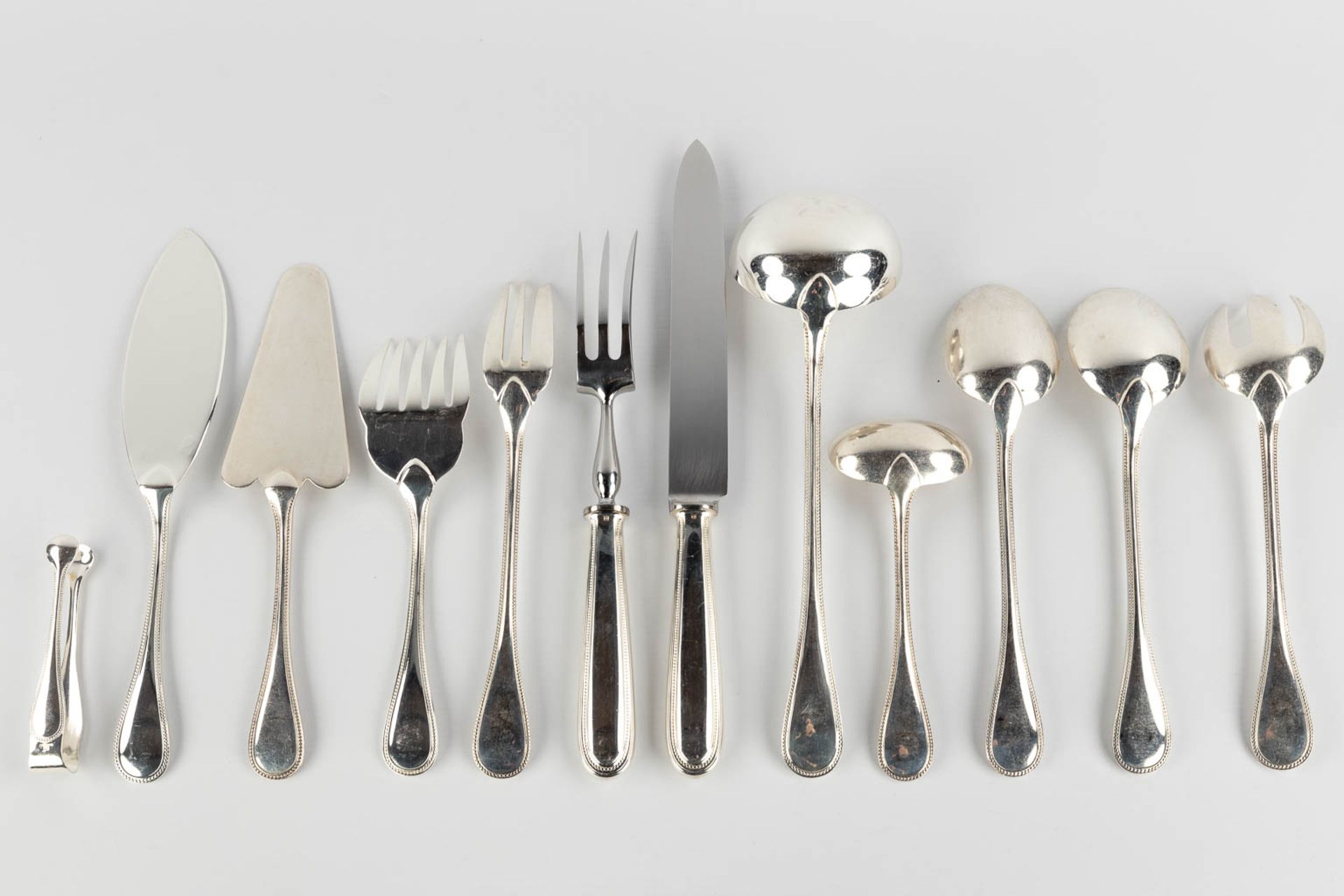 Christofle 'Perles' a large silver-plated cutlery in a storage box. 144 pieces. (D:29 x W:46 x H:33 - Image 10 of 21
