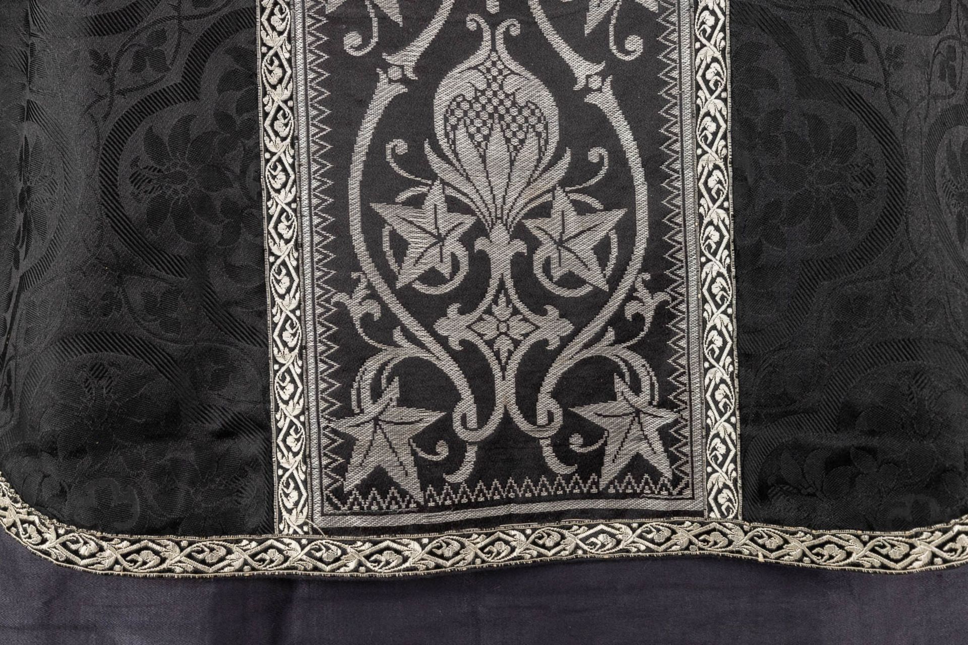 A Roman Chasuble, Two Dalmatics and a Cope. Black textile with embroideries. - Bild 24 aus 49