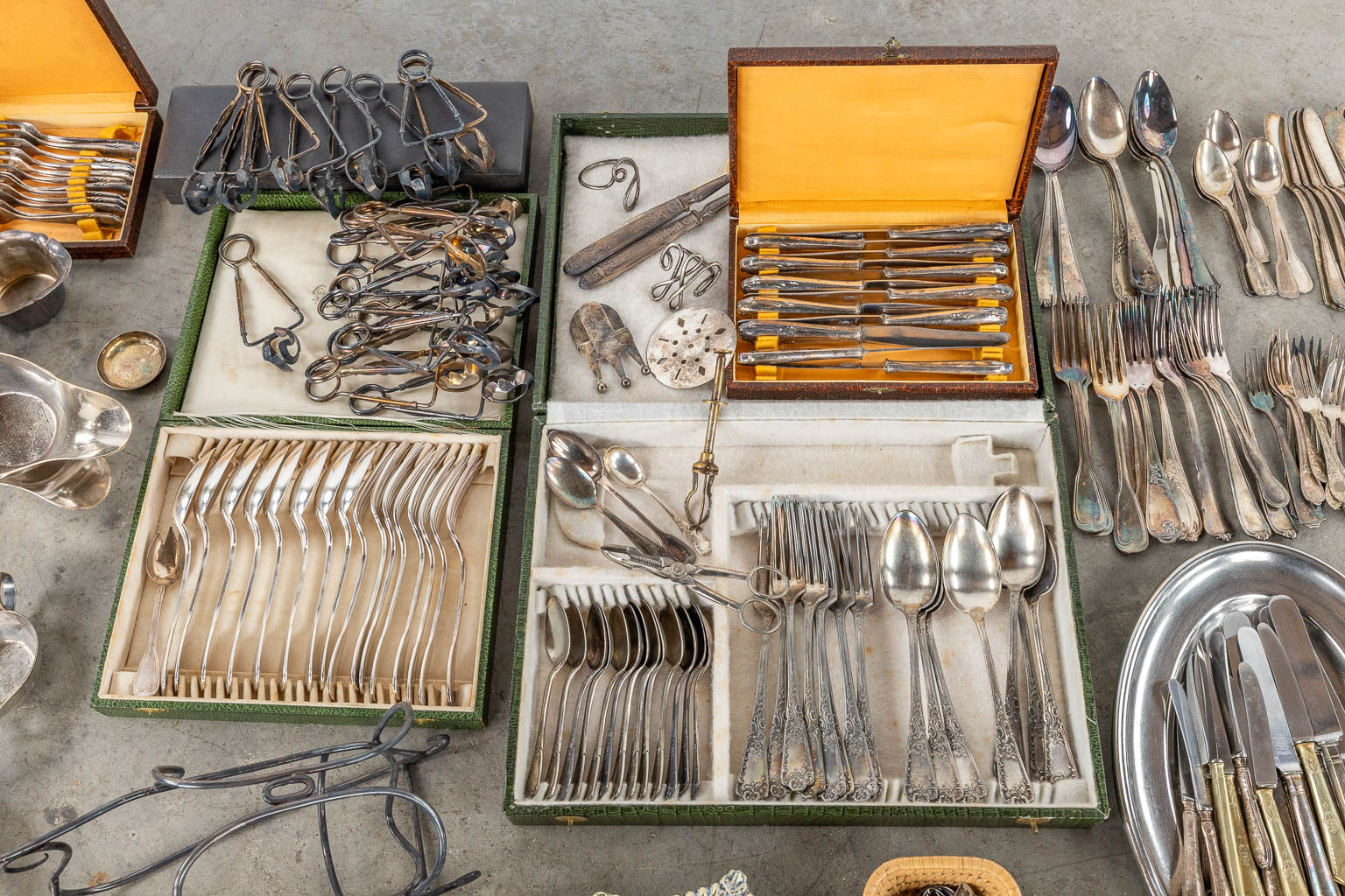 A large collection of silver-plated items and cutlery, Wiskemann and others. - Image 9 of 12