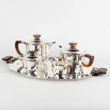 Wolfers, 'Liliane', a 5-piece coffee and tea service, silver. Art Deco. (D:35 x W:56 x H:16,5 cm)