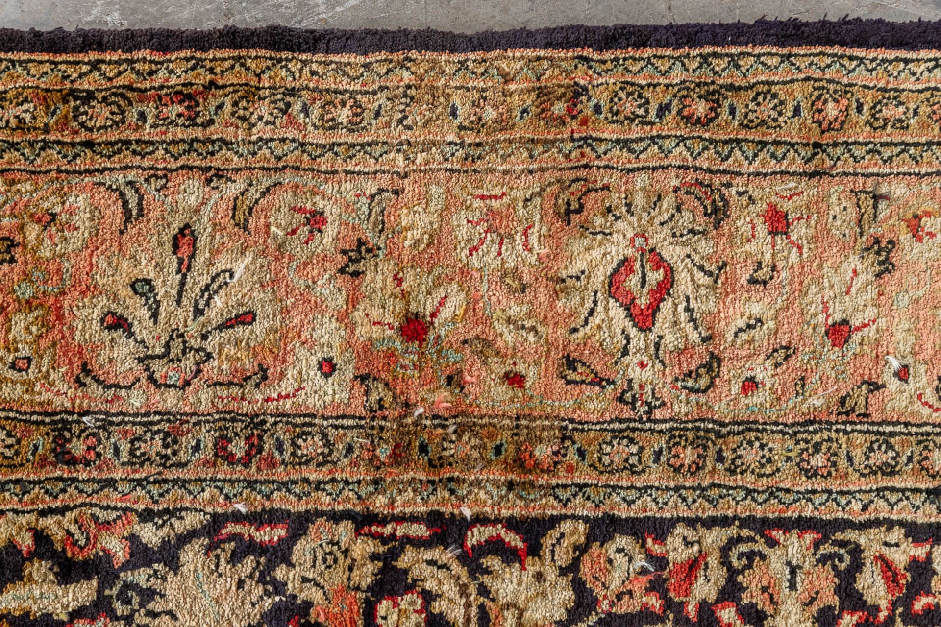 An Oriental hand-made carpet, silk and wool, Tabriz. (D:104 x W:160 cm) - Image 7 of 10