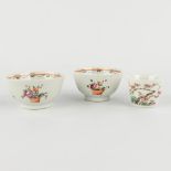 Three Chinese Famille Rose bowls, of which one is a pair. 18th/19th C. (H:4,5 x D:8 cm)