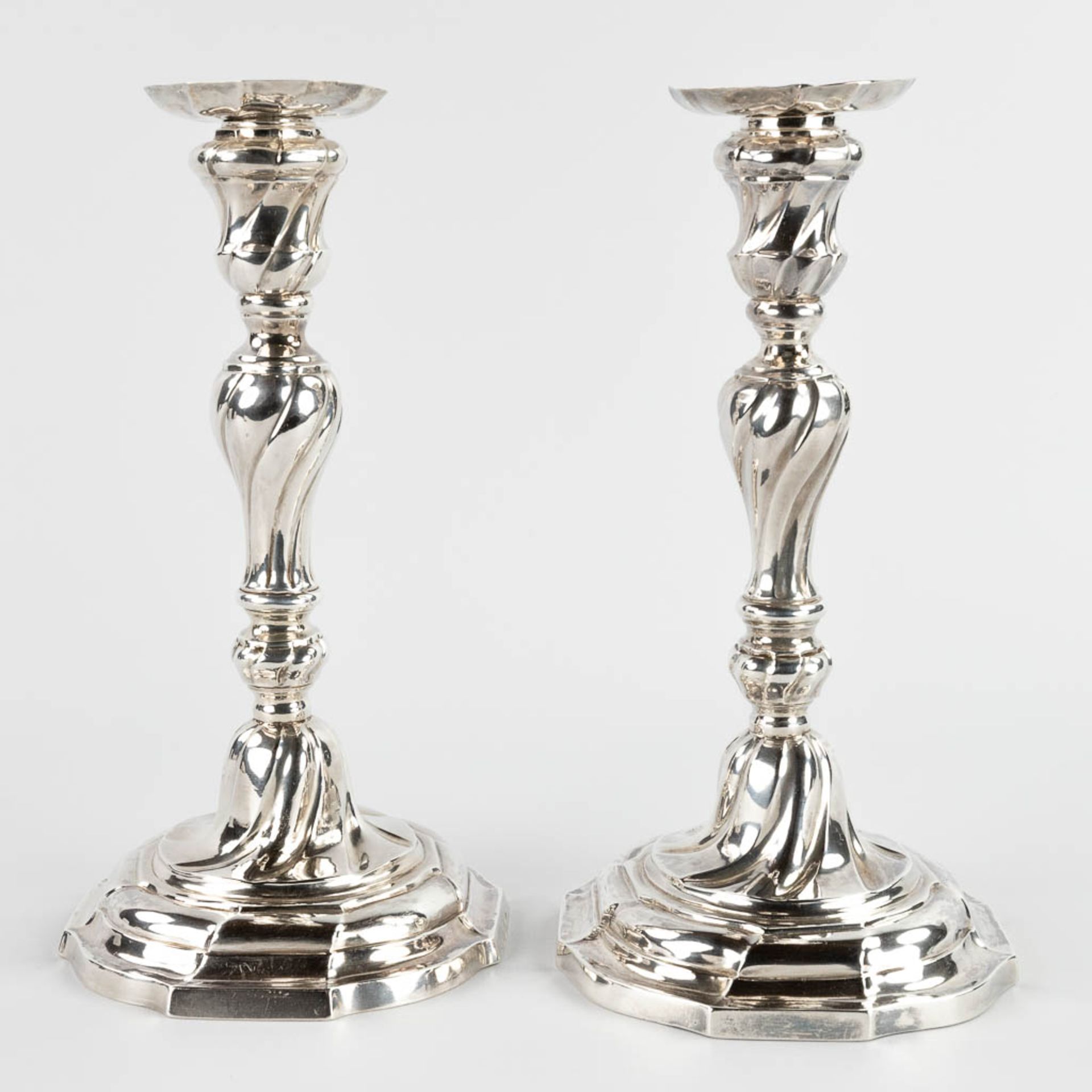 A pair of antique silver candlesticks, Ghent, 1777. Marked N.J. Viene (Viette?). Belgium, 18th C. 61 - Image 3 of 10