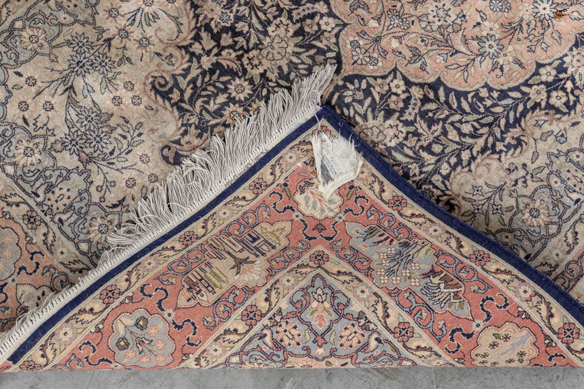 A hand-made Oriental carpet, Mogul, Pakistan. Wool. (D:221 x W:139 cm) - Image 13 of 14