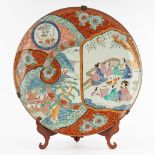 A large Japanese plate, Kutani, decorated with figurines. 19th C. (H:8 x D:57,5 cm)
