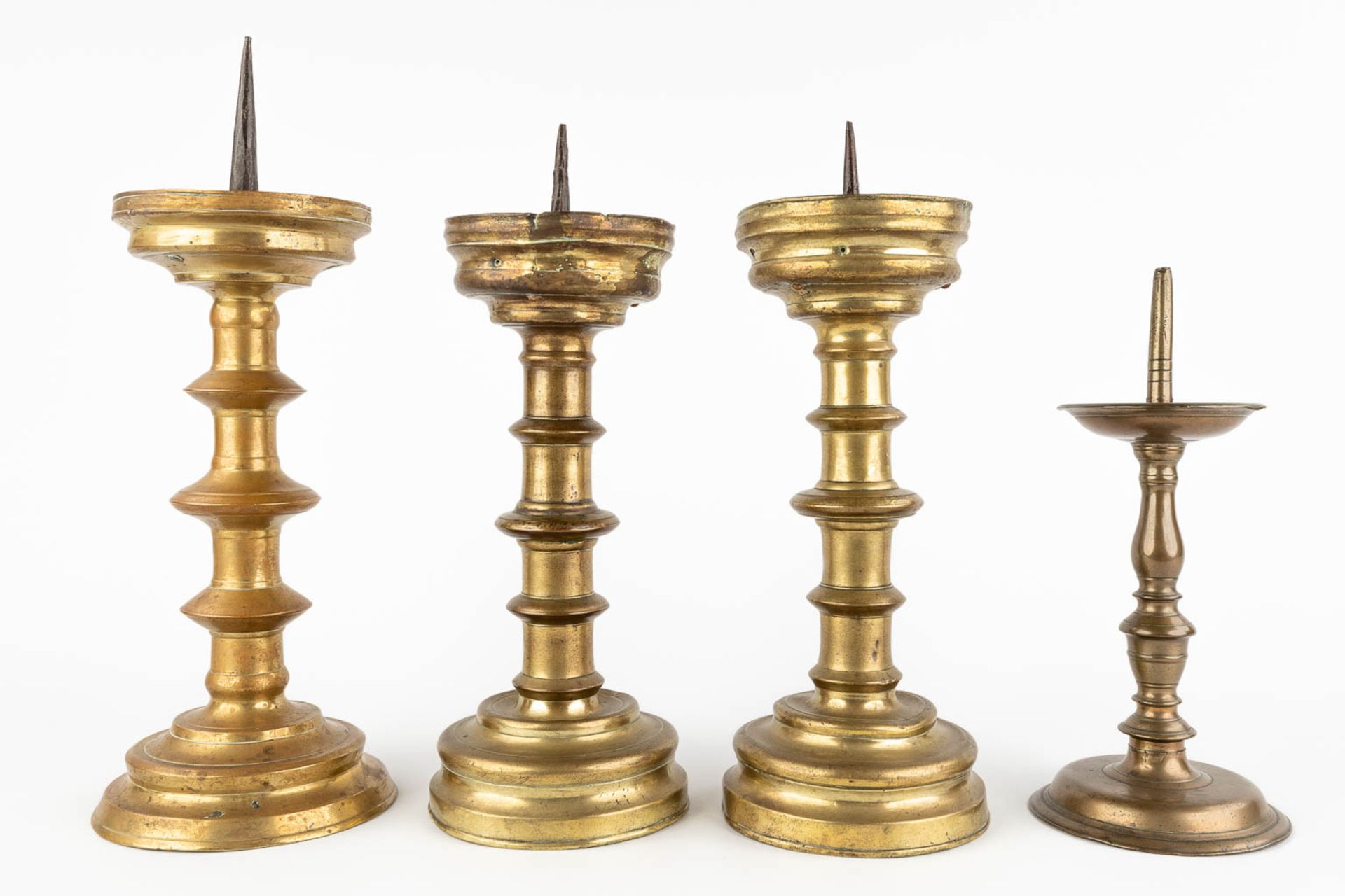 Four candlesticks, bronze, France and Germany, 17th-18th C. (H:36 x D:14 cm) - Bild 4 aus 11