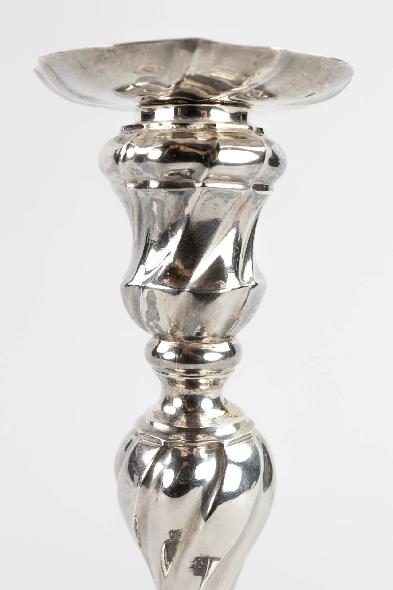 A pair of antique silver candlesticks, Ghent, 1777. Marked N.J. Viene (Viette?). Belgium, 18th C. 61 - Image 8 of 10