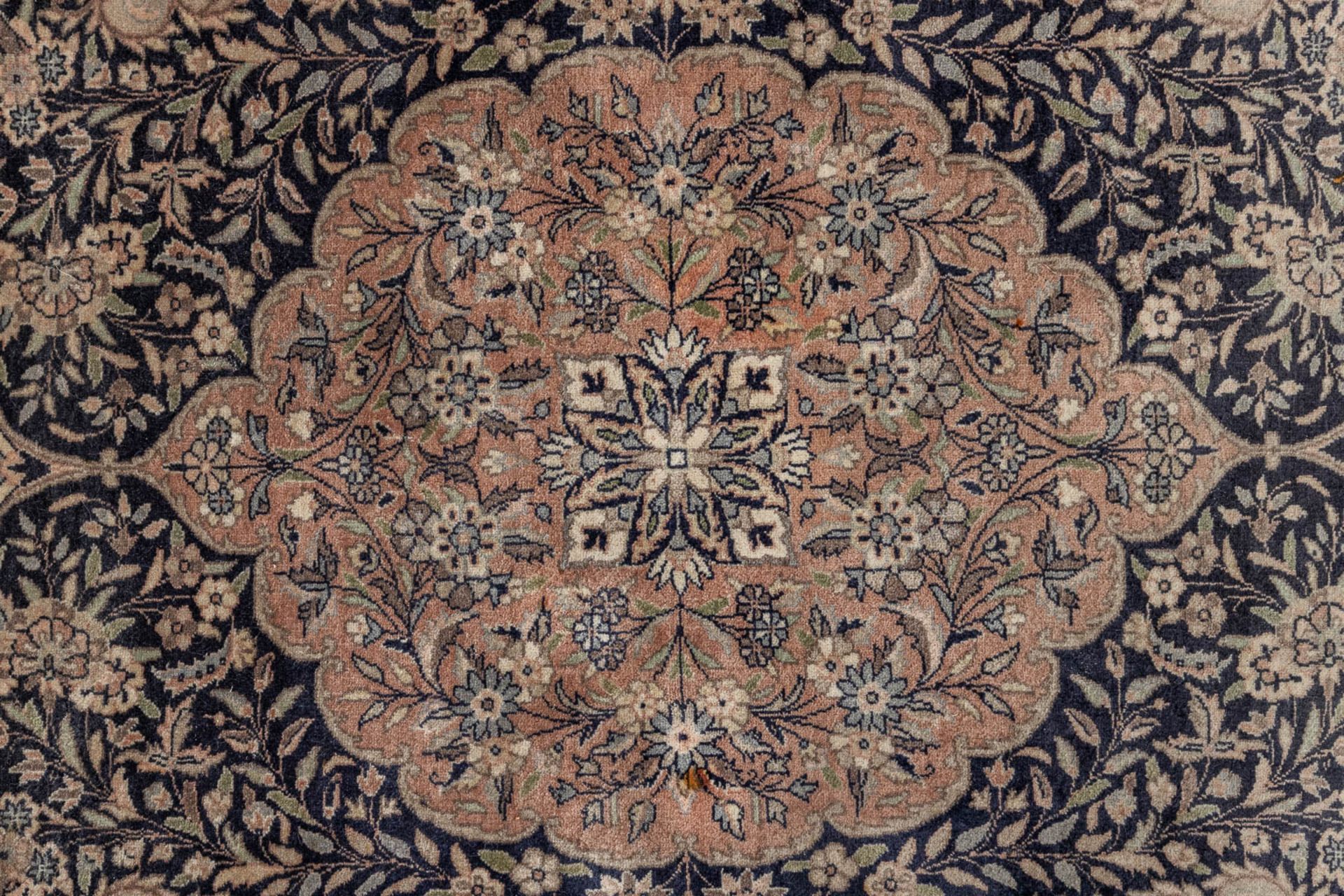 A hand-made Oriental carpet, Mogul, Pakistan. Wool. (D:221 x W:139 cm) - Image 6 of 14