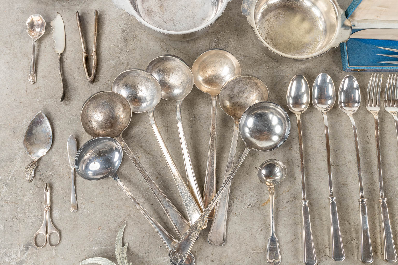 A large collection of silver-plated items and cutlery, Wiskemann and others. - Image 5 of 12