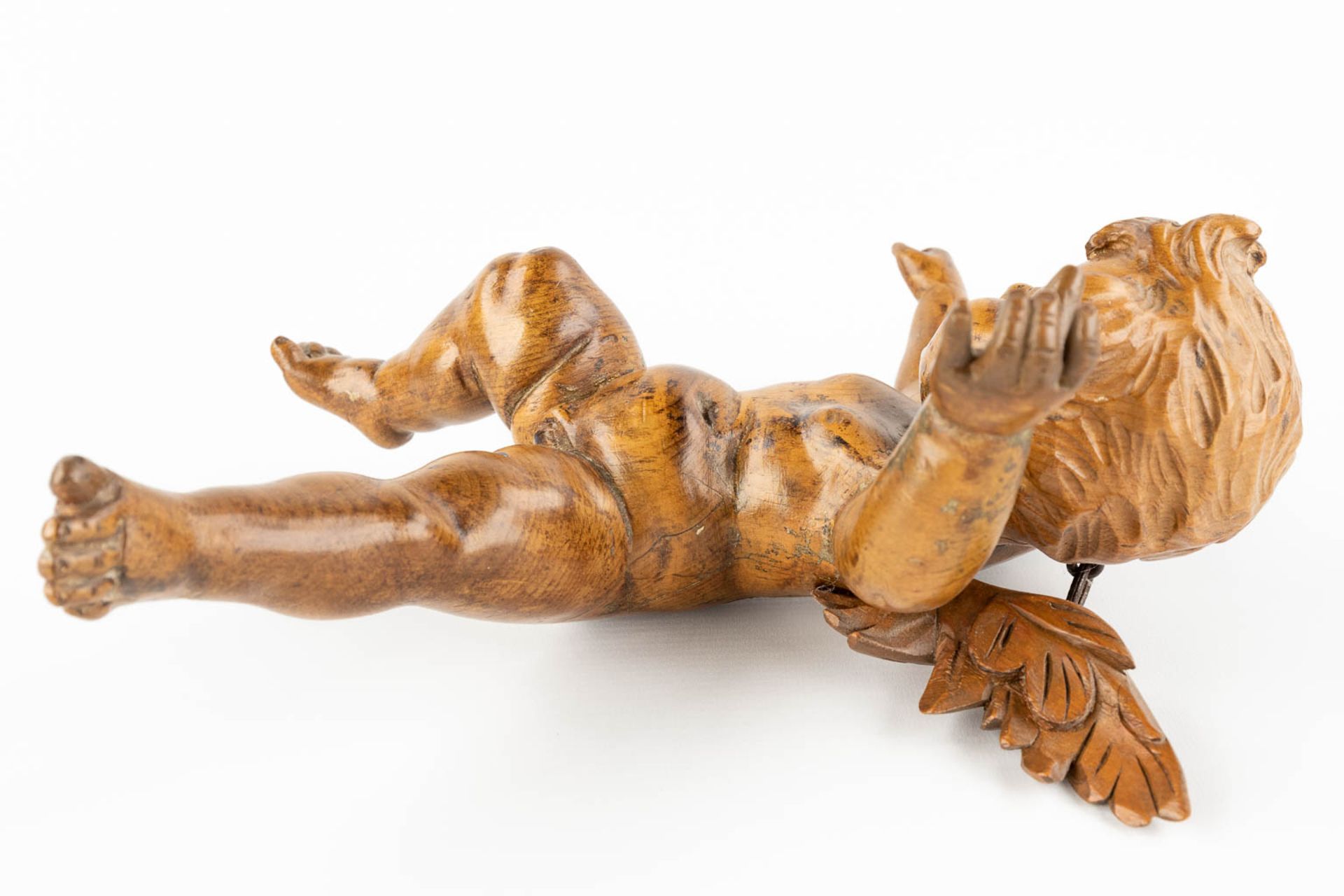 A pair of wood-sculptured putti, basswood, 18th C. (W:22 x H:30 cm) - Image 13 of 14