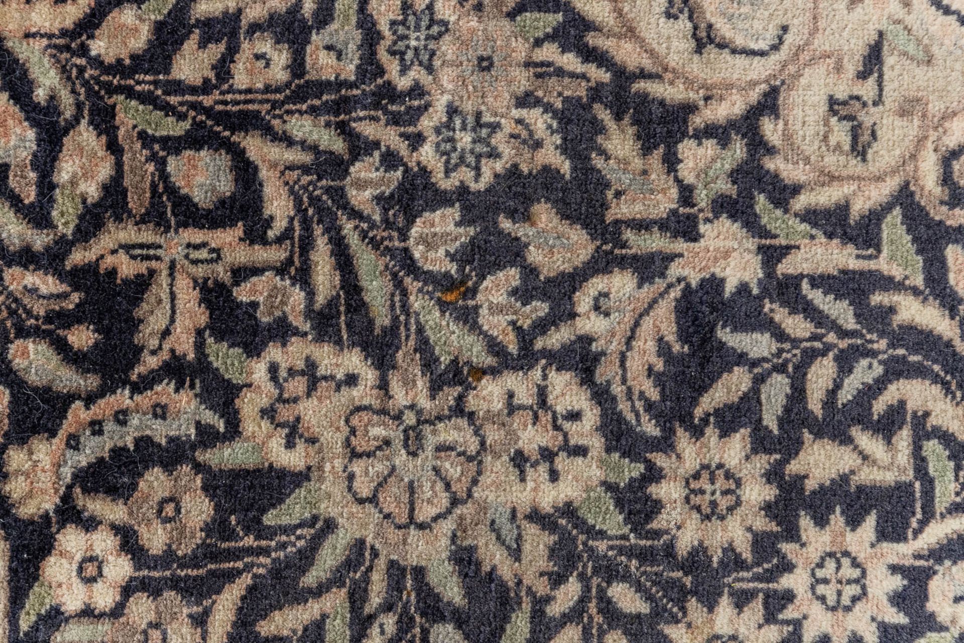 A hand-made Oriental carpet, Mogul, Pakistan. Wool. (D:221 x W:139 cm) - Image 8 of 14