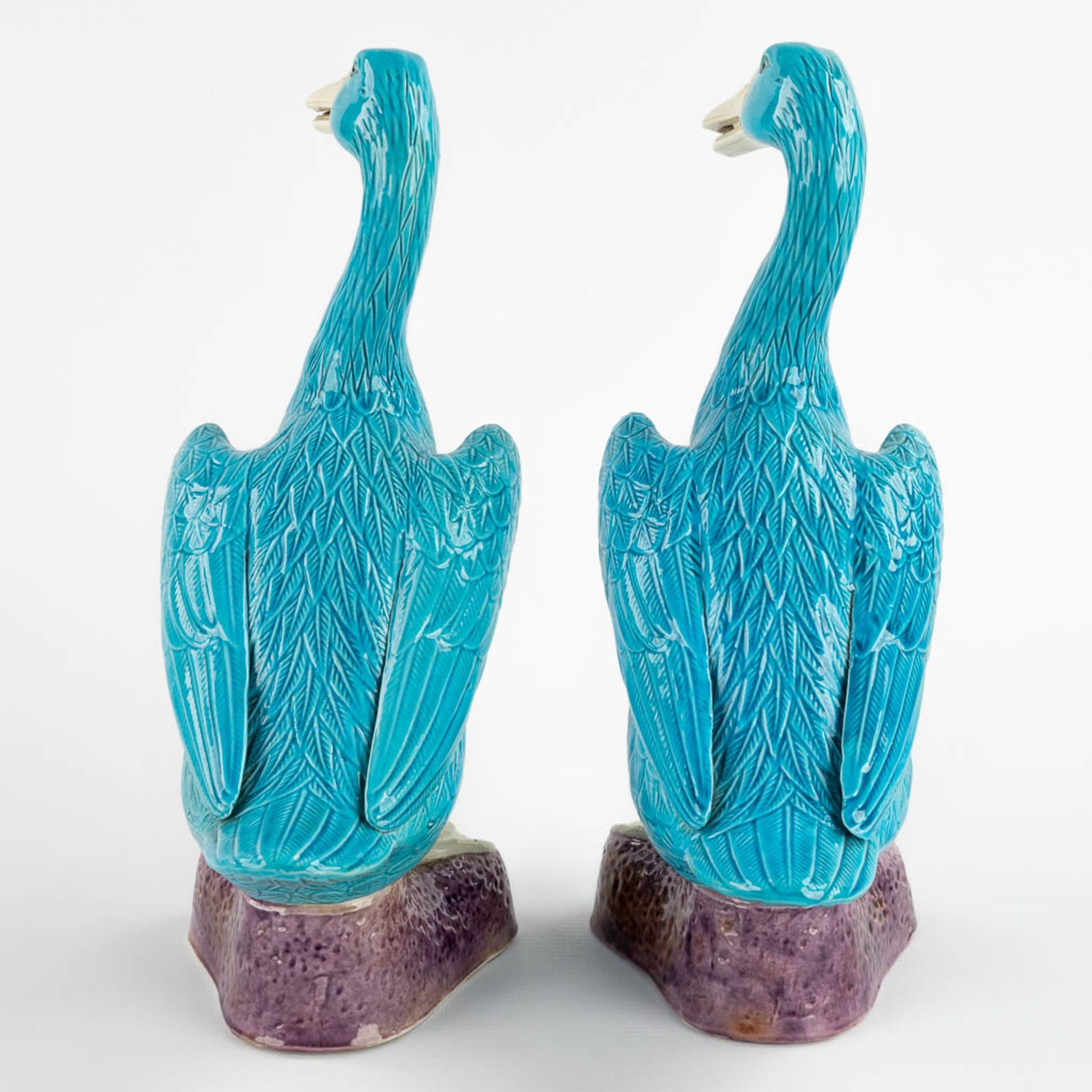A pair of Temple guards and a pair of geese, glazed stoneware. 20th C. (D:15 x W:21 x H:44 cm) - Image 12 of 16
