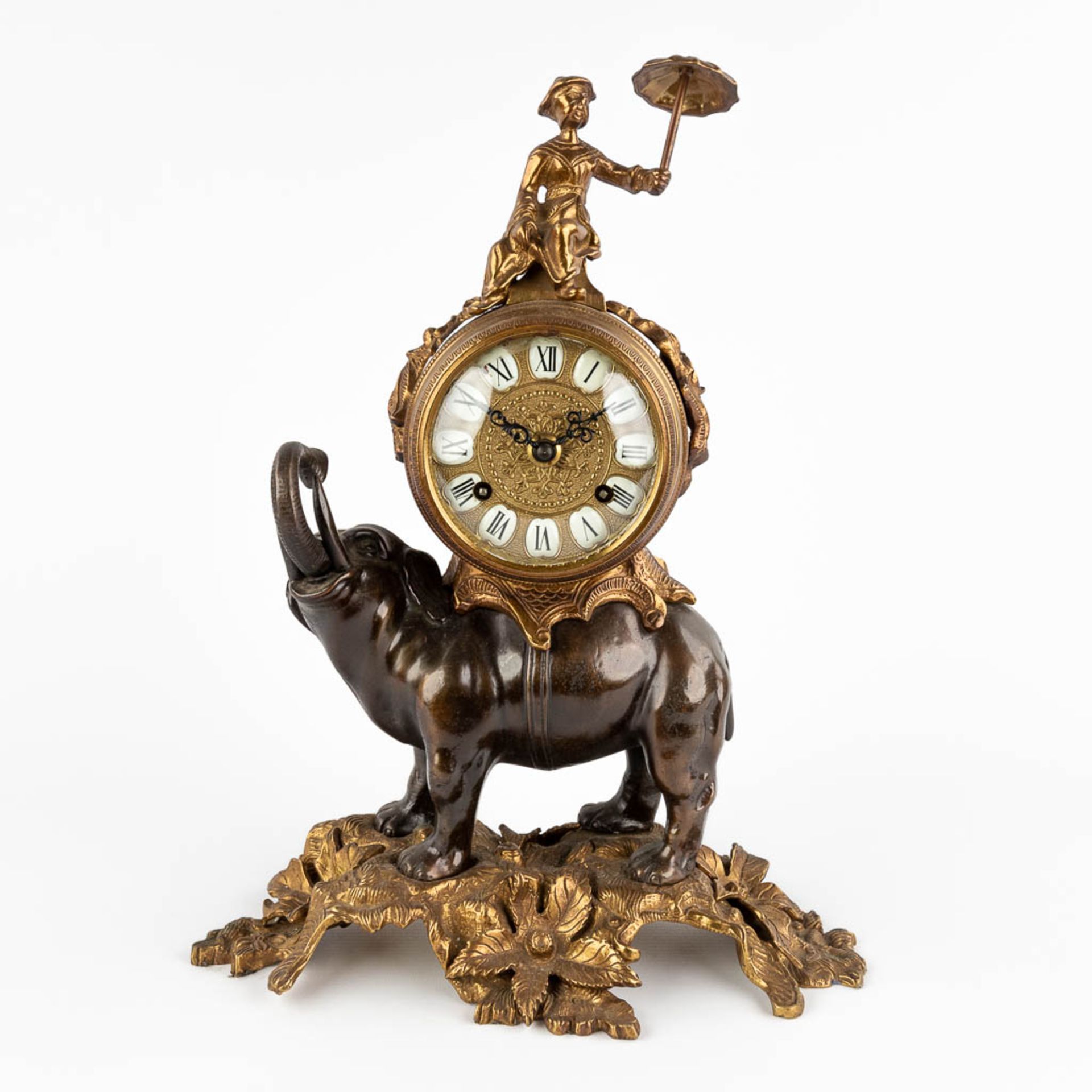 A mantle clock, carried by an elephant, bronze, Circa 1970. (D:16 x W:28 x H:40 cm) - Image 3 of 11