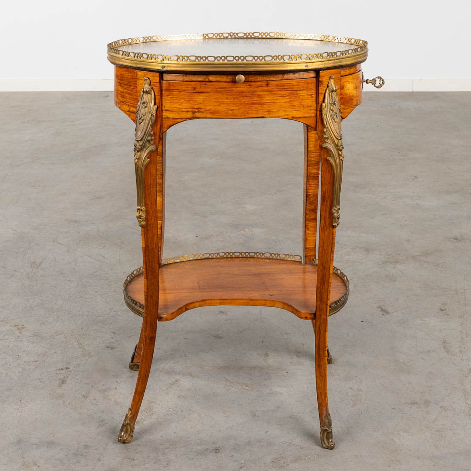 An antique side table, Louis XV, marquetry mounted with bronze and marble, 18th C. (D:38 x W:50 x H: - Image 3 of 14