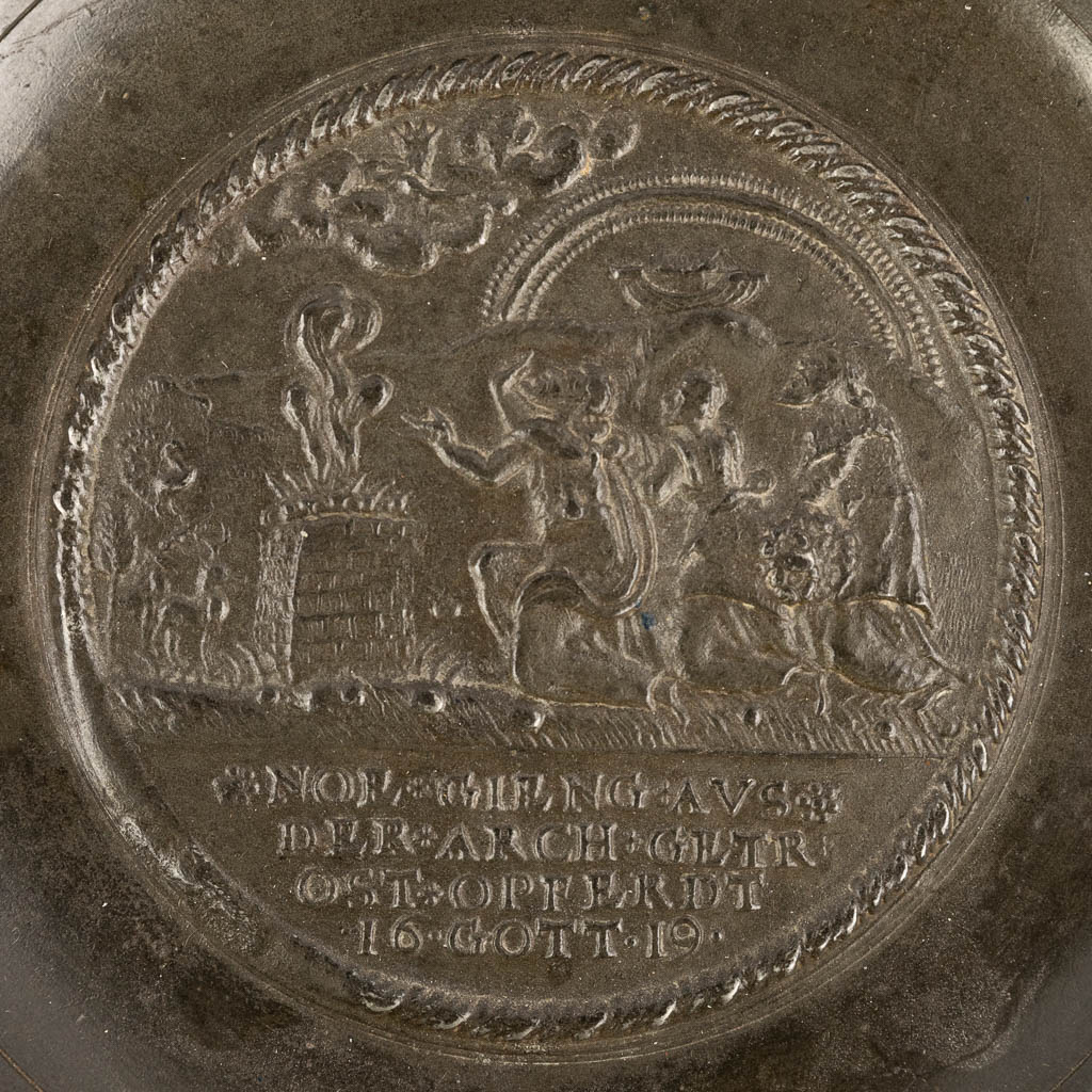 Paulus Oeham de Oude, Nuremberg, Germany. A relief plate, pewter. 17th C. (D:17,8 cm) - Image 3 of 11