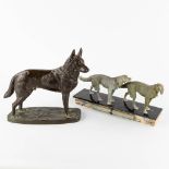 Wilhelm ZWICK (1839-1916) 'Hunting Dog', added a figurine with two dogs, art deco. Spelter. (D:11,5