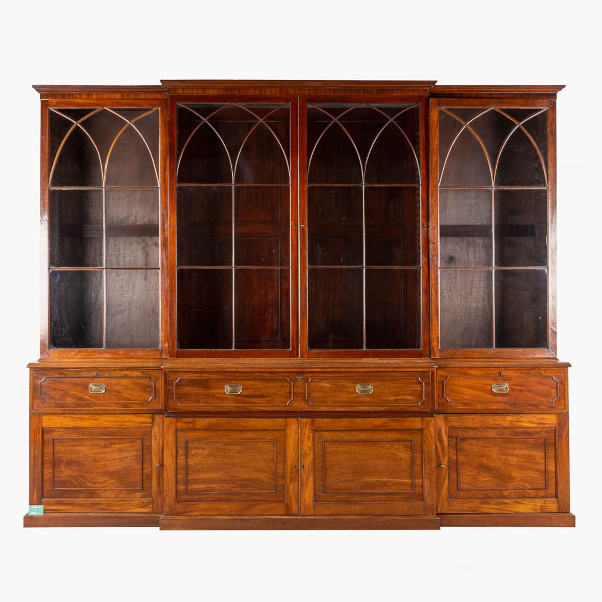 A monumental and antique English bookcase or library cabinet. 19th C. (D:63 x W:317 x H:262 cm) - Bild 2 aus 13