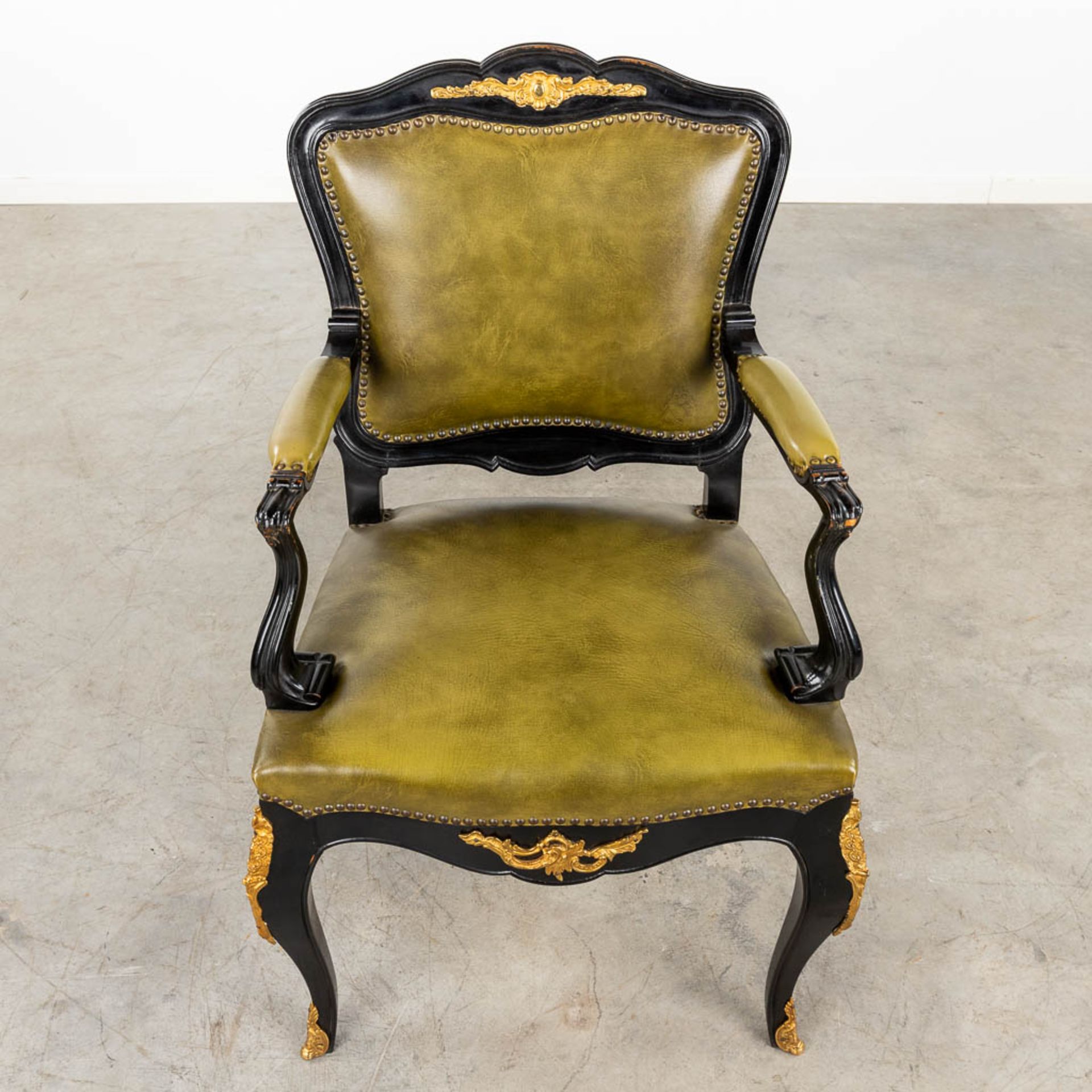 A desk with matching armchair, lacquered and bronze mounted in Louis XV style. 20th C. (D:68 x W:138 - Image 13 of 13