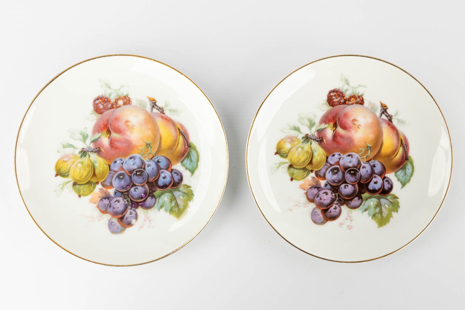 KPM Germany, 12 plates, Polychrome porcelain with transferprinted decor. (D:17,5 cm) - Bild 3 aus 13