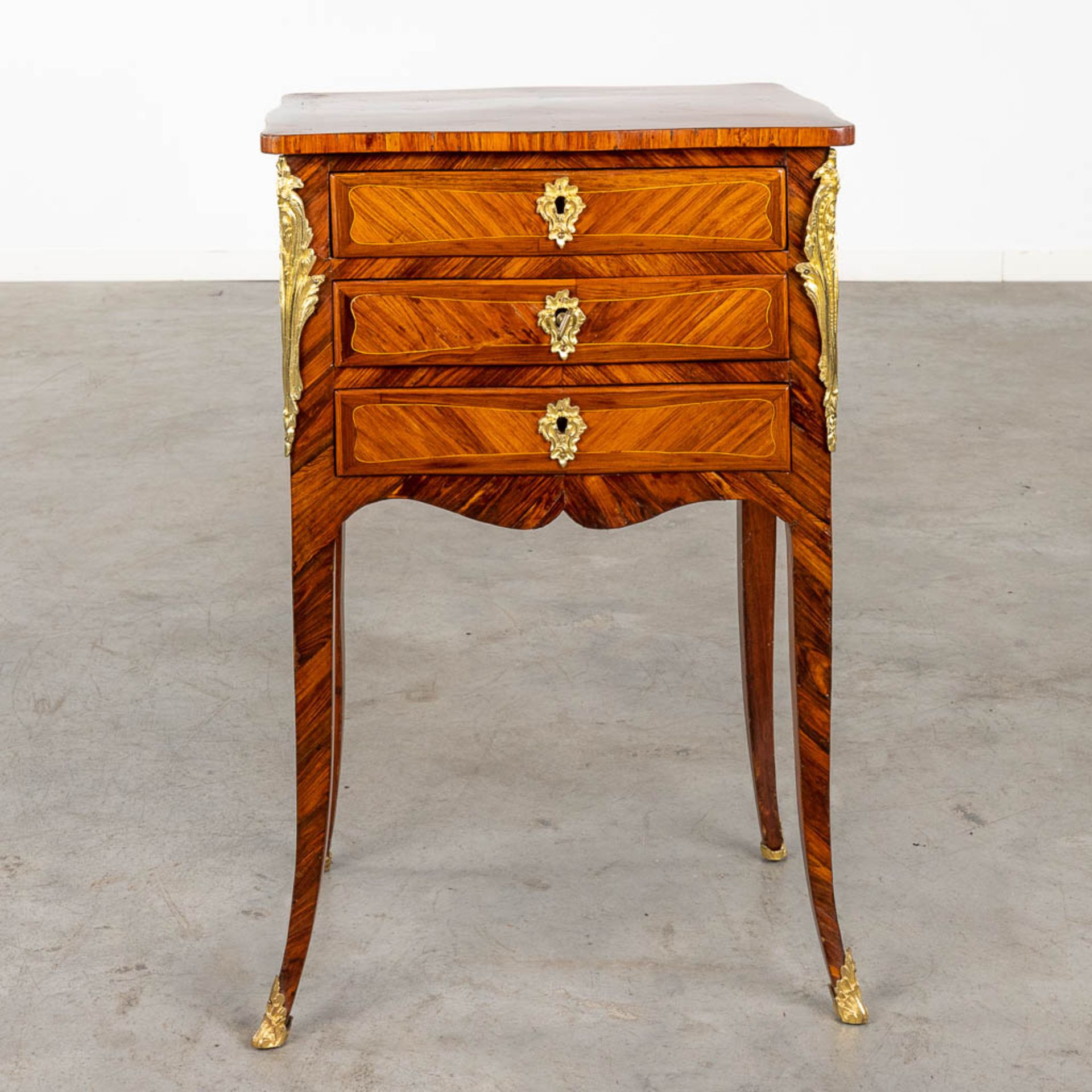 A small three-drawer cabinet, Louis XV, marquetry inlay mounted with bronze. 18th C. (D:32 x W:44 x - Image 3 of 12