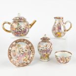 A Chinese 5-piece tea service with Famille Rose decor,of a family portrait. 18th C. (H:13,5 cm)