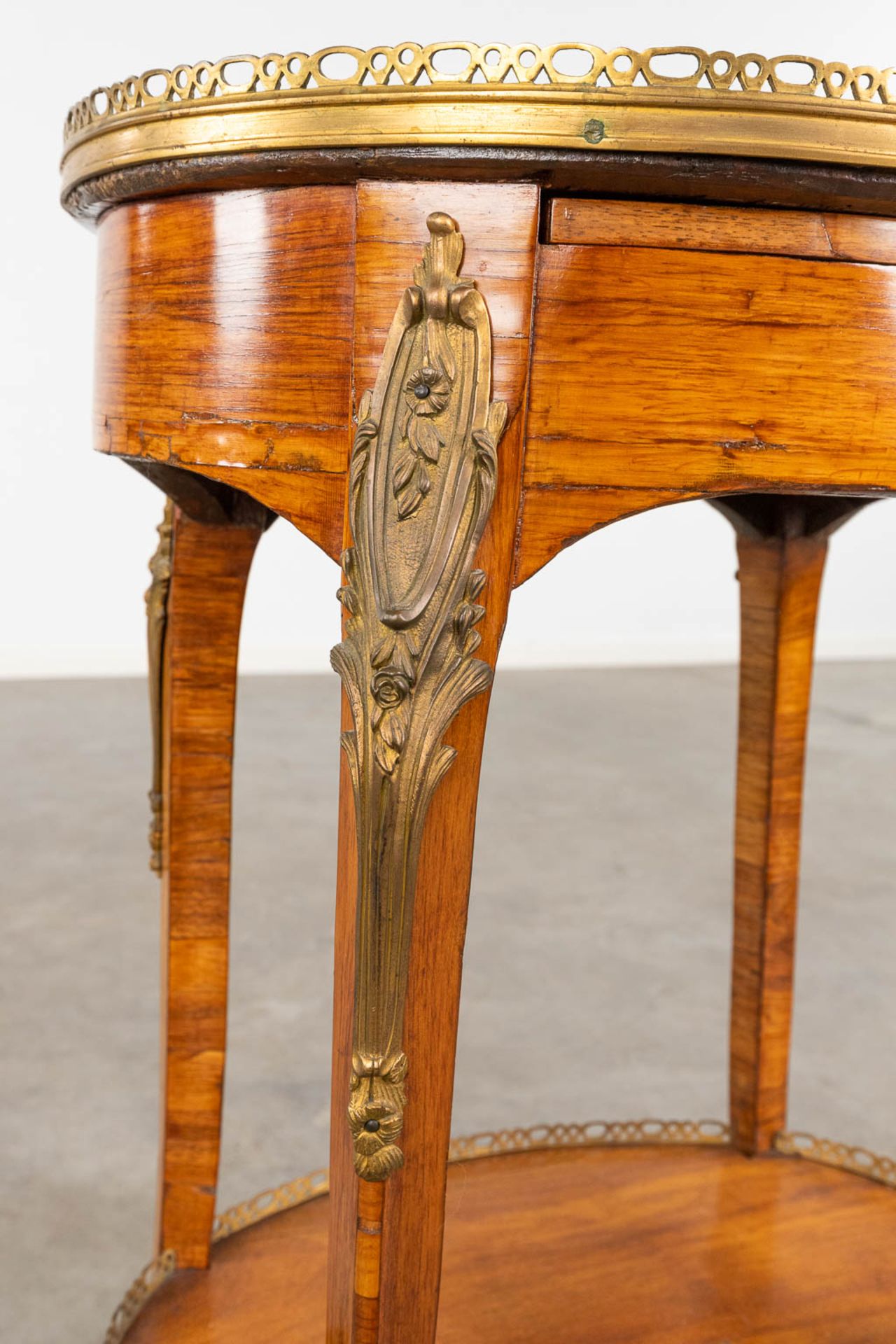 An antique side table, Louis XV, marquetry mounted with bronze and marble, 18th C. (D:38 x W:50 x H: - Image 9 of 14