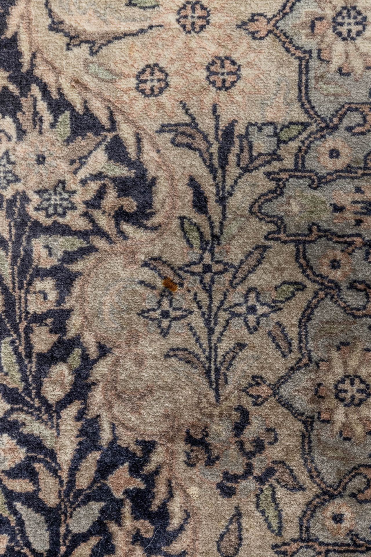 A hand-made Oriental carpet, Mogul, Pakistan. Wool. (D:221 x W:139 cm) - Image 9 of 14