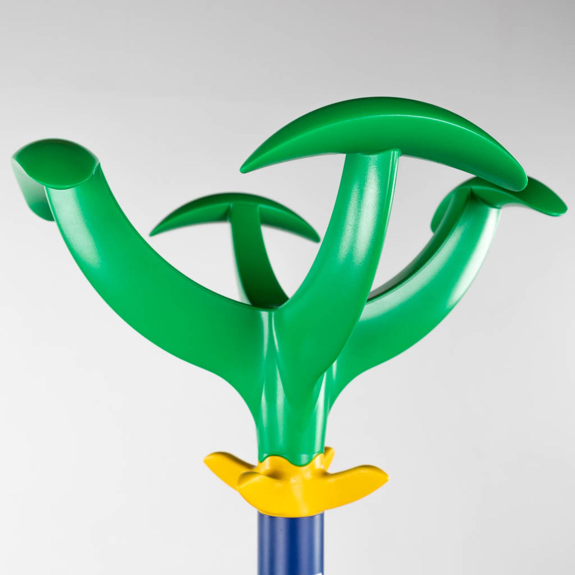 Raul BARBIERI (1946) 'Cactus' for Rexite, a coathanger. (H:165 x D:40 cm) - Image 6 of 13