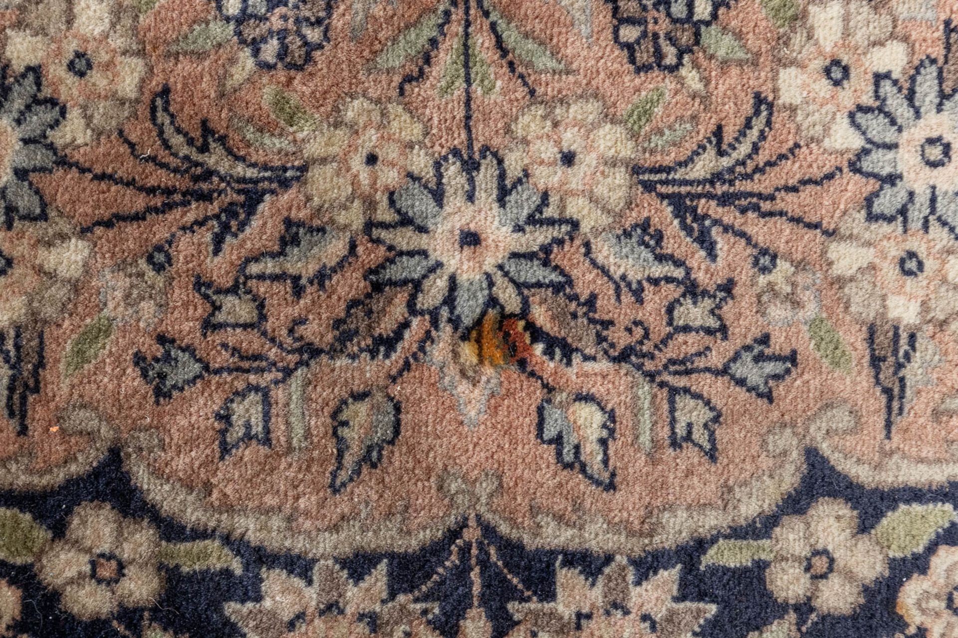 A hand-made Oriental carpet, Mogul, Pakistan. Wool. (D:221 x W:139 cm) - Image 7 of 14