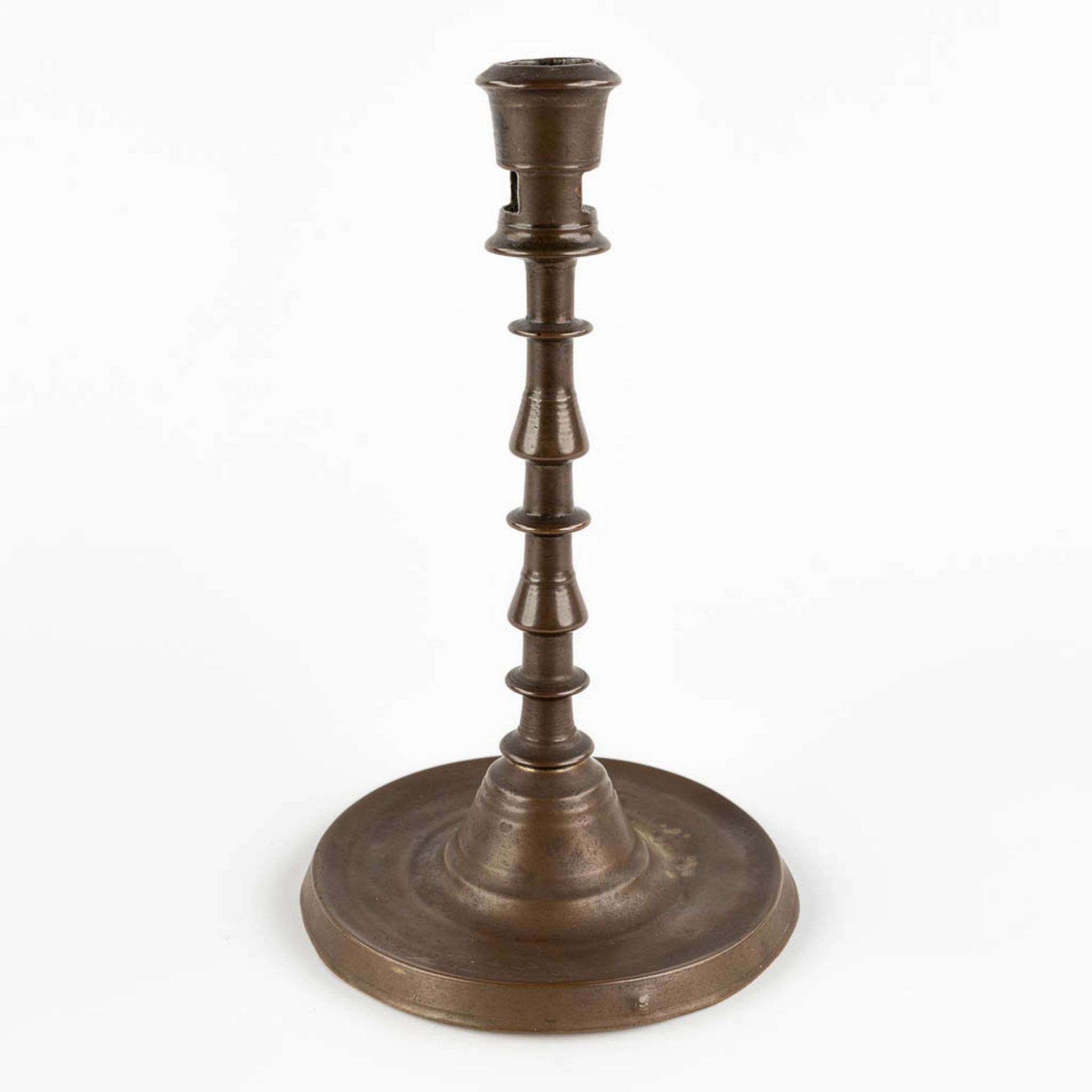 An antique candlestick, Flanders or The Netherlands, 16th C. (H:24,5 x D:14,5 cm) - Image 5 of 11