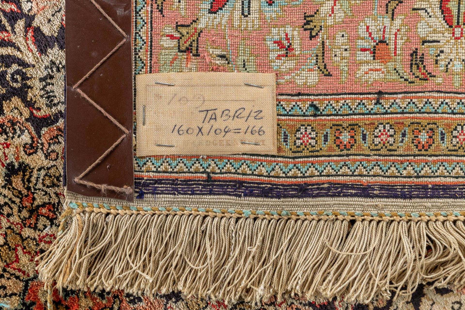 An Oriental hand-made carpet, silk and wool, Tabriz. (D:104 x W:160 cm) - Image 10 of 10