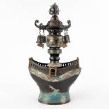 An Oriental bronze censer with champlevé decor in the shape of a ship. 19th C. (D:16 x W:25 x H:46 c