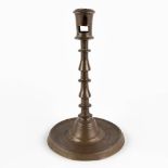 An antique candlestick, Flanders or The Netherlands, 16th C. (H:24,5 x D:14,5 cm)