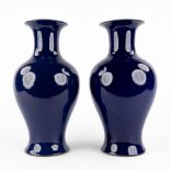 A pair of decorative Chinese blue-glazed vases. 20th C. (H:36 x D:18 cm)