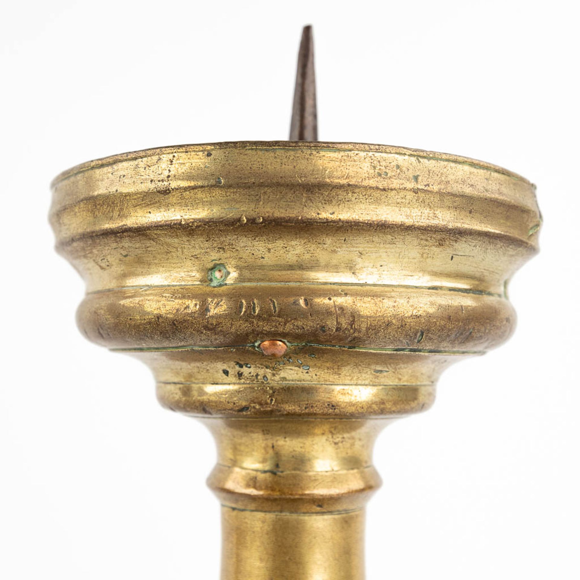 Four candlesticks, bronze, France and Germany, 17th-18th C. (H:36 x D:14 cm) - Bild 10 aus 11