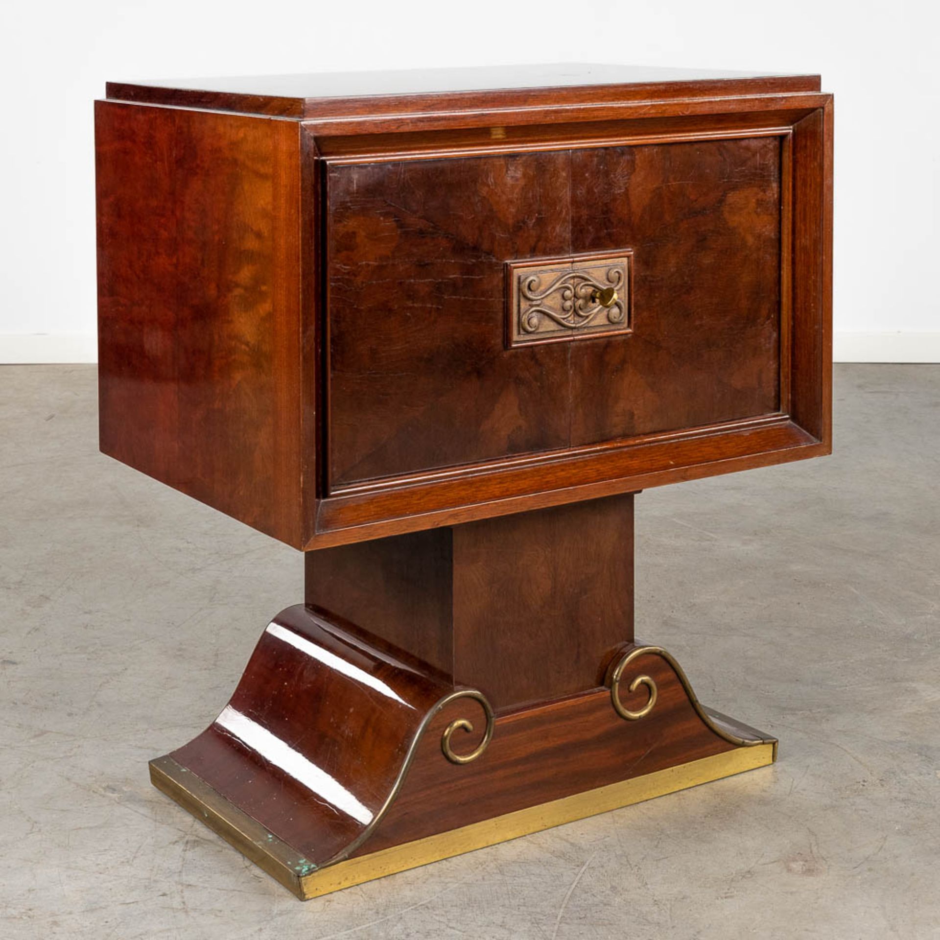 A cutlery case, veneered wood with 4 drawers, Probably made by Decoene. Circa 1950. (D:44 x W:64 x H