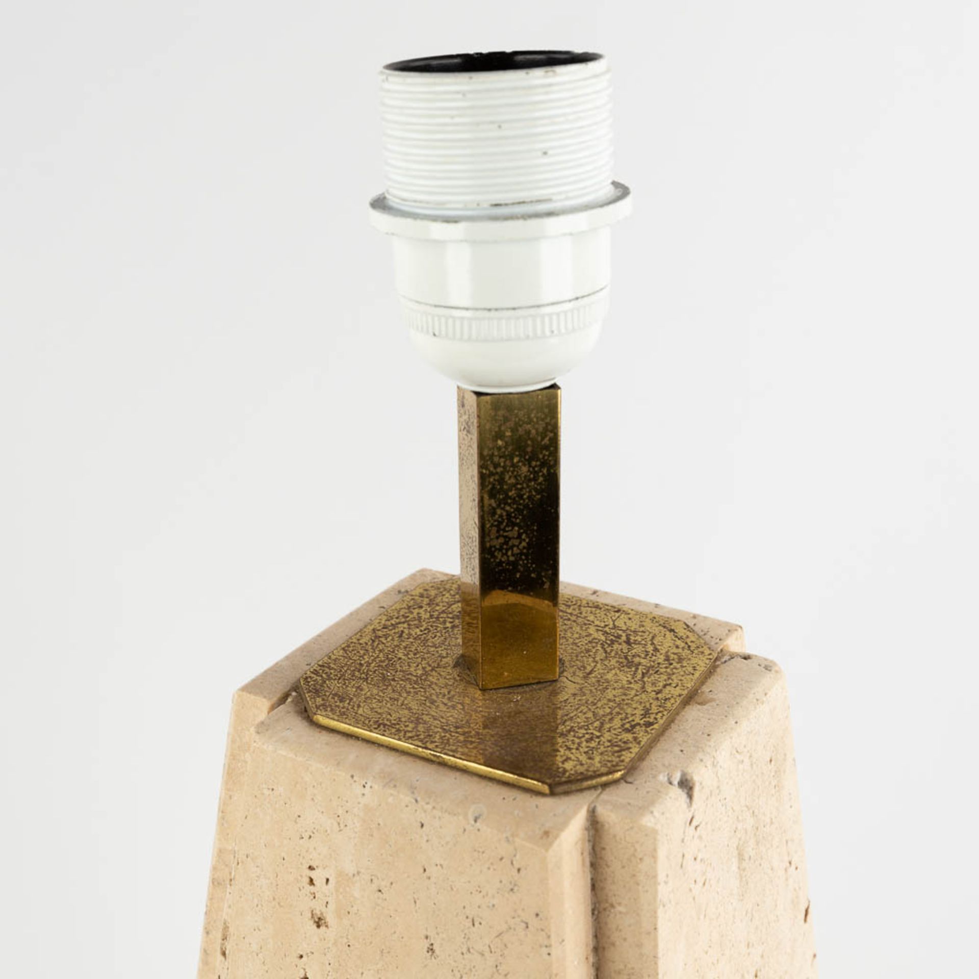 Camille BREESCHE (XX)(attr.) Table lamp, travertine and brass. 20th C. (D:50 x W:50 x H:66 cm) - Image 8 of 11