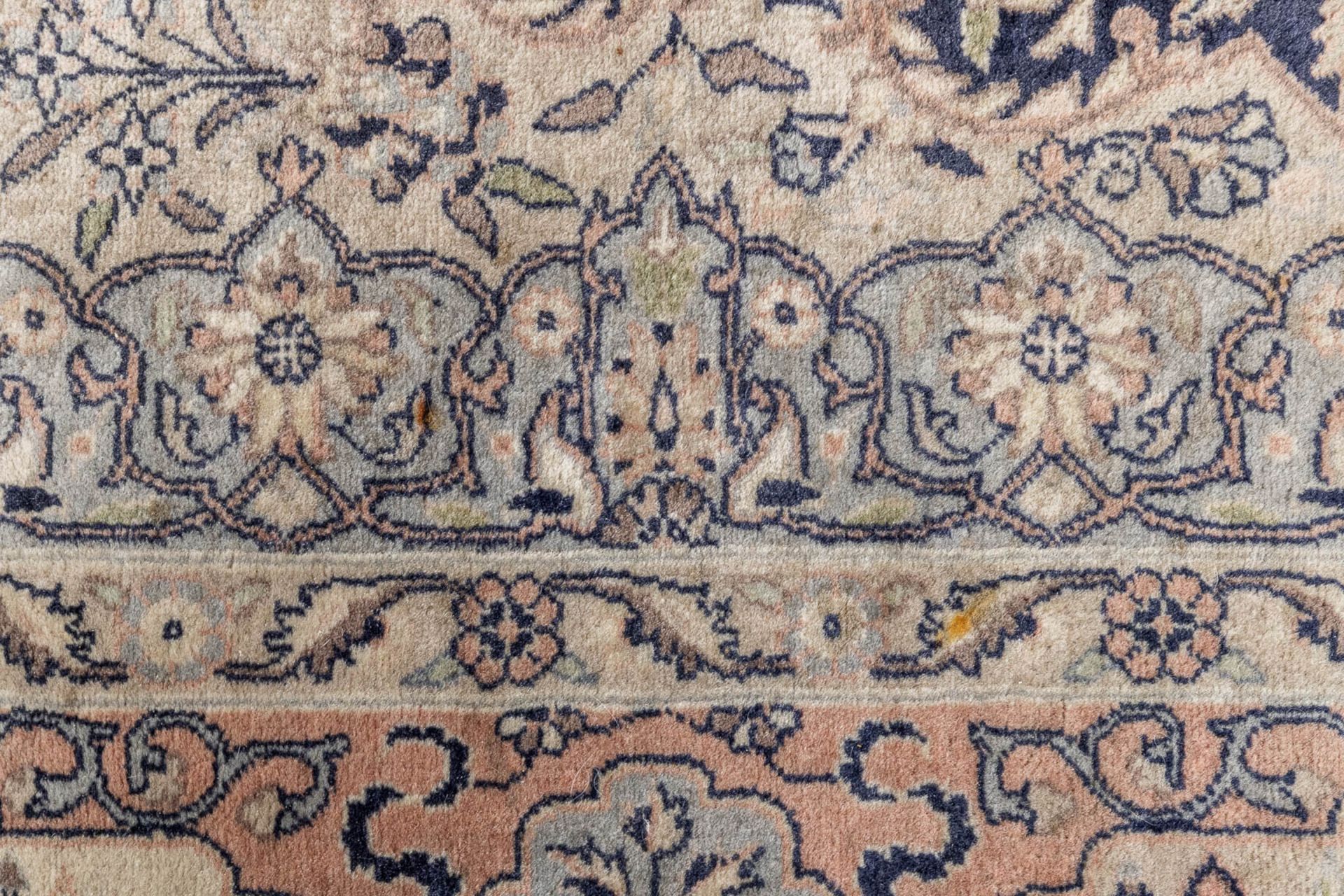 A hand-made Oriental carpet, Mogul, Pakistan. Wool. (D:221 x W:139 cm) - Image 10 of 14