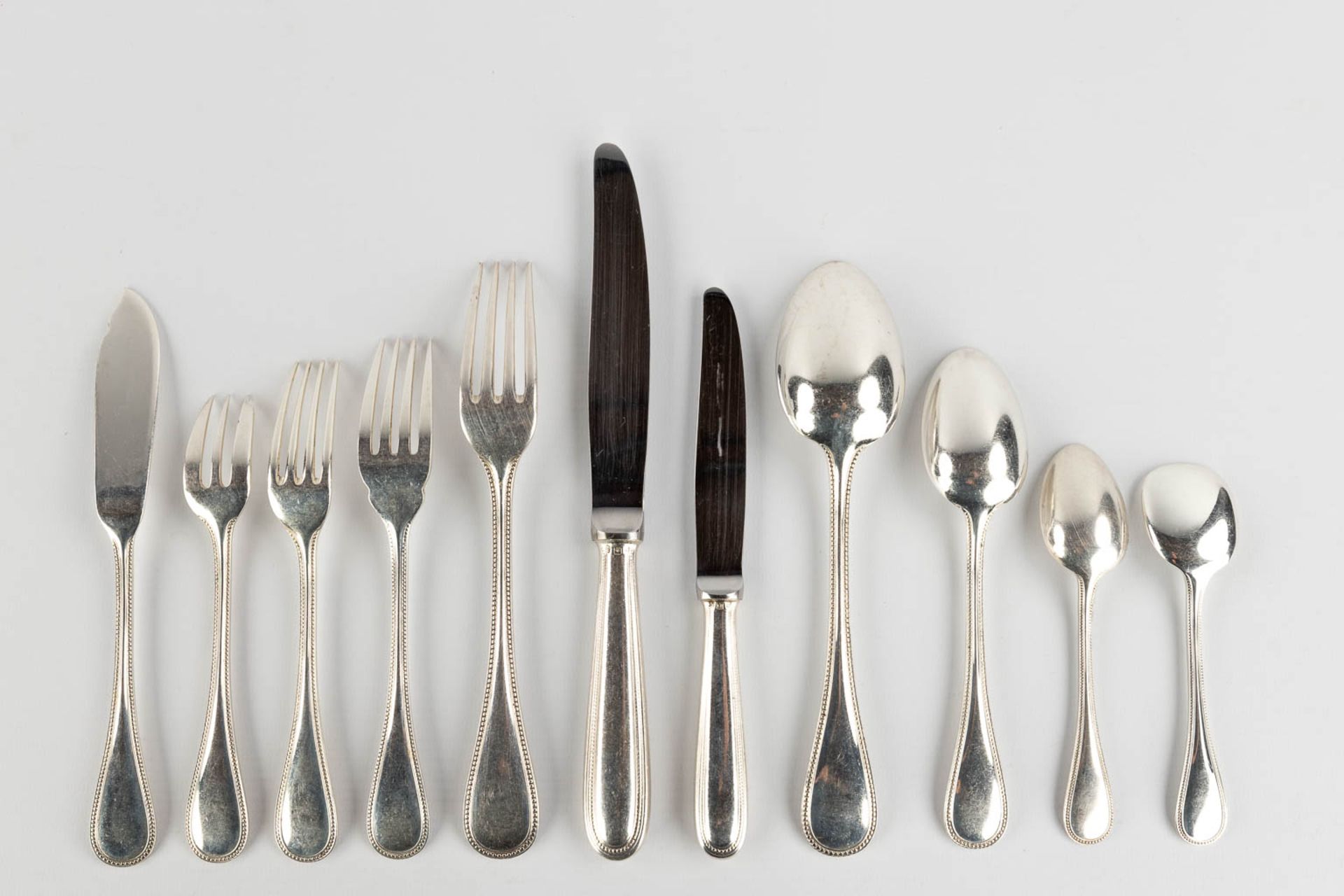 Christofle 'Perles' a large silver-plated cutlery in a storage box. 144 pieces. (D:29 x W:46 x H:33 - Image 4 of 21