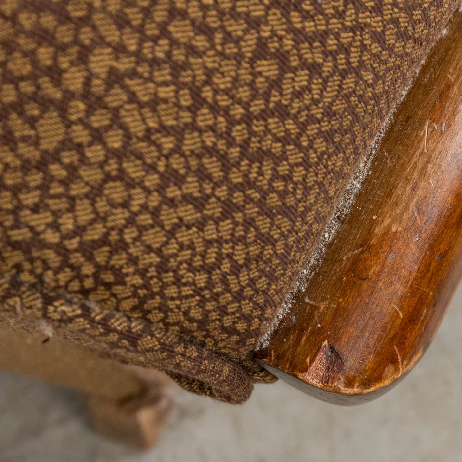 A pair of club sofa's, fabric and wood, circa 1940. (D:80 x W:107 x H:80 cm) - Bild 13 aus 14