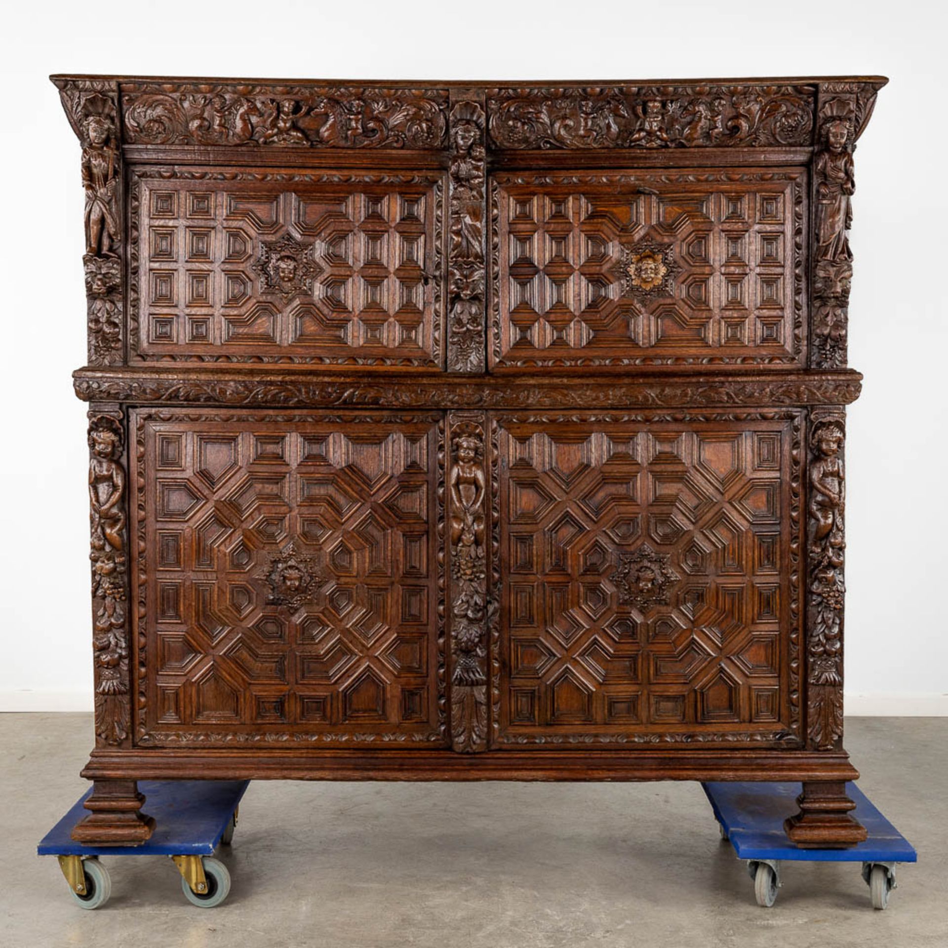 An antique 'Bahut', Flemish Renaissance, 17th C, 1666. (D:67 x W:159 x H:152 cm) - Image 4 of 19