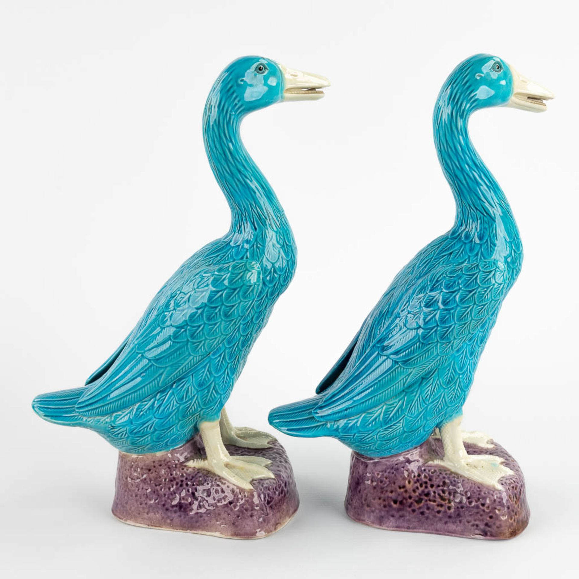 A pair of Temple guards and a pair of geese, glazed stoneware. 20th C. (D:15 x W:21 x H:44 cm) - Image 11 of 16