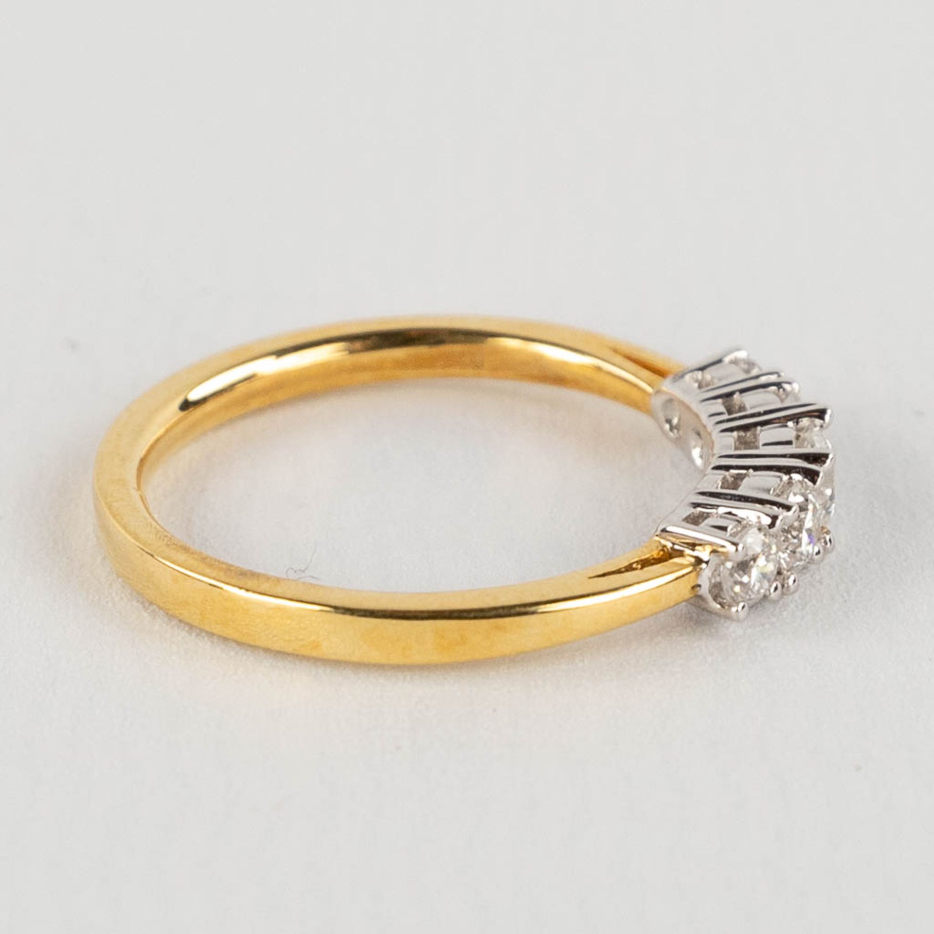 A ring, 18kt yellow and white gold with 5 diamonds, appr. 0,52ct. Ring size 54. - Image 7 of 11