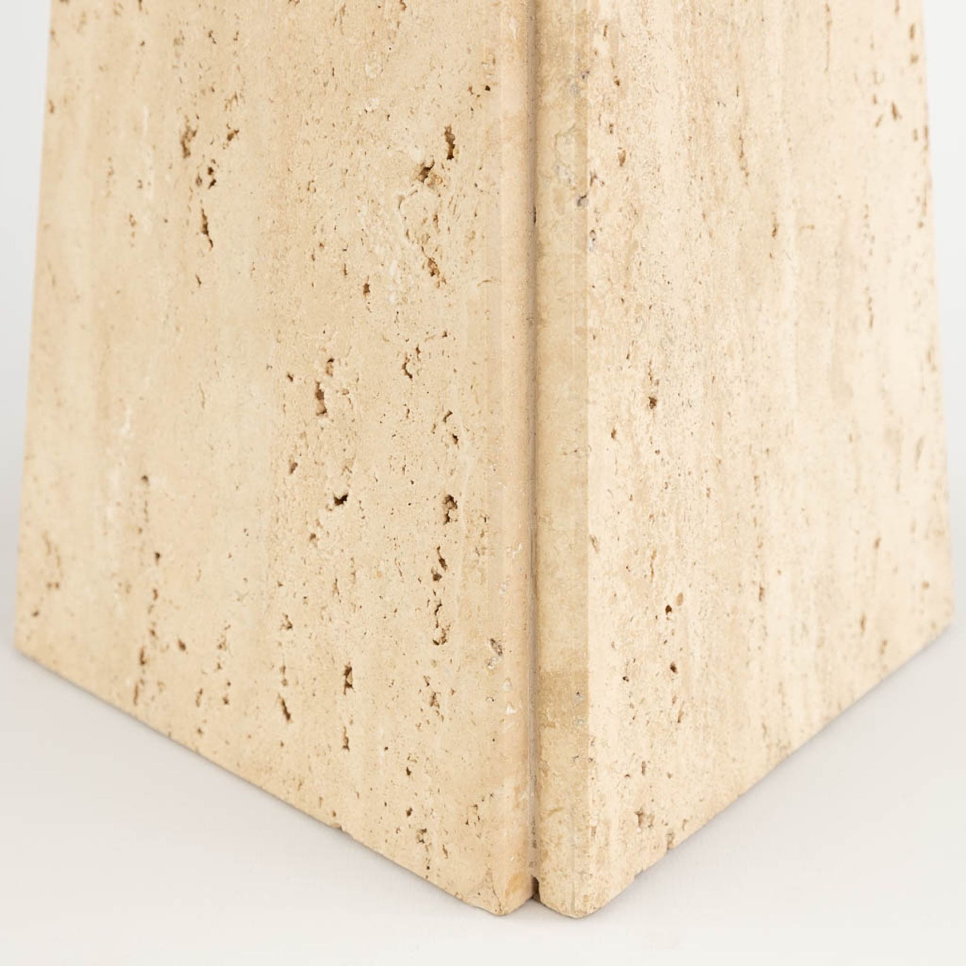 Camille BREESCHE (XX)(attr.) Table lamp, travertine and brass. 20th C. (D:50 x W:50 x H:66 cm) - Image 7 of 11