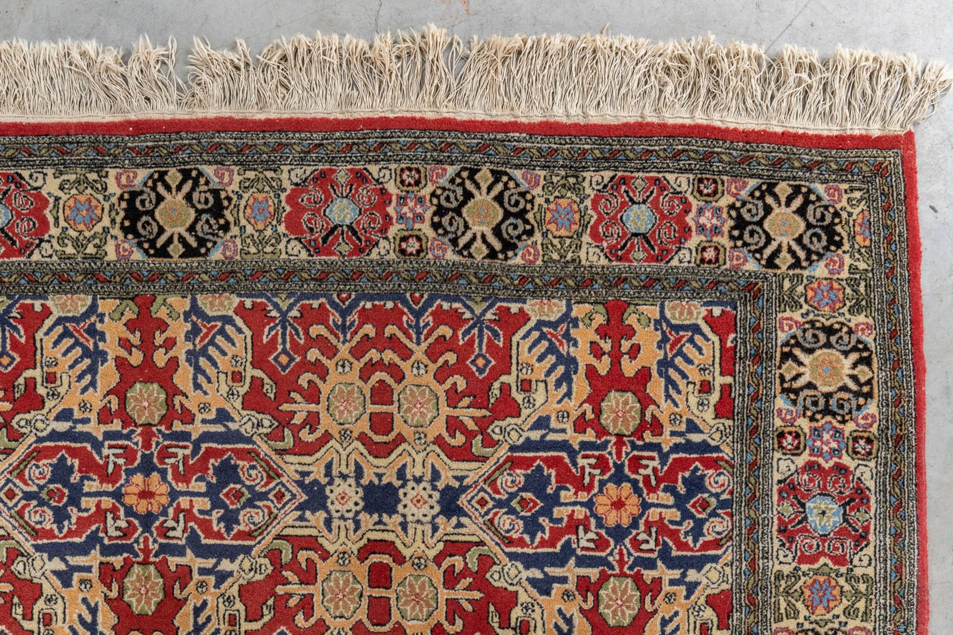 An Oriental hand-made carpet, Hereke. (D:179 x W:281 cm) - Image 7 of 8