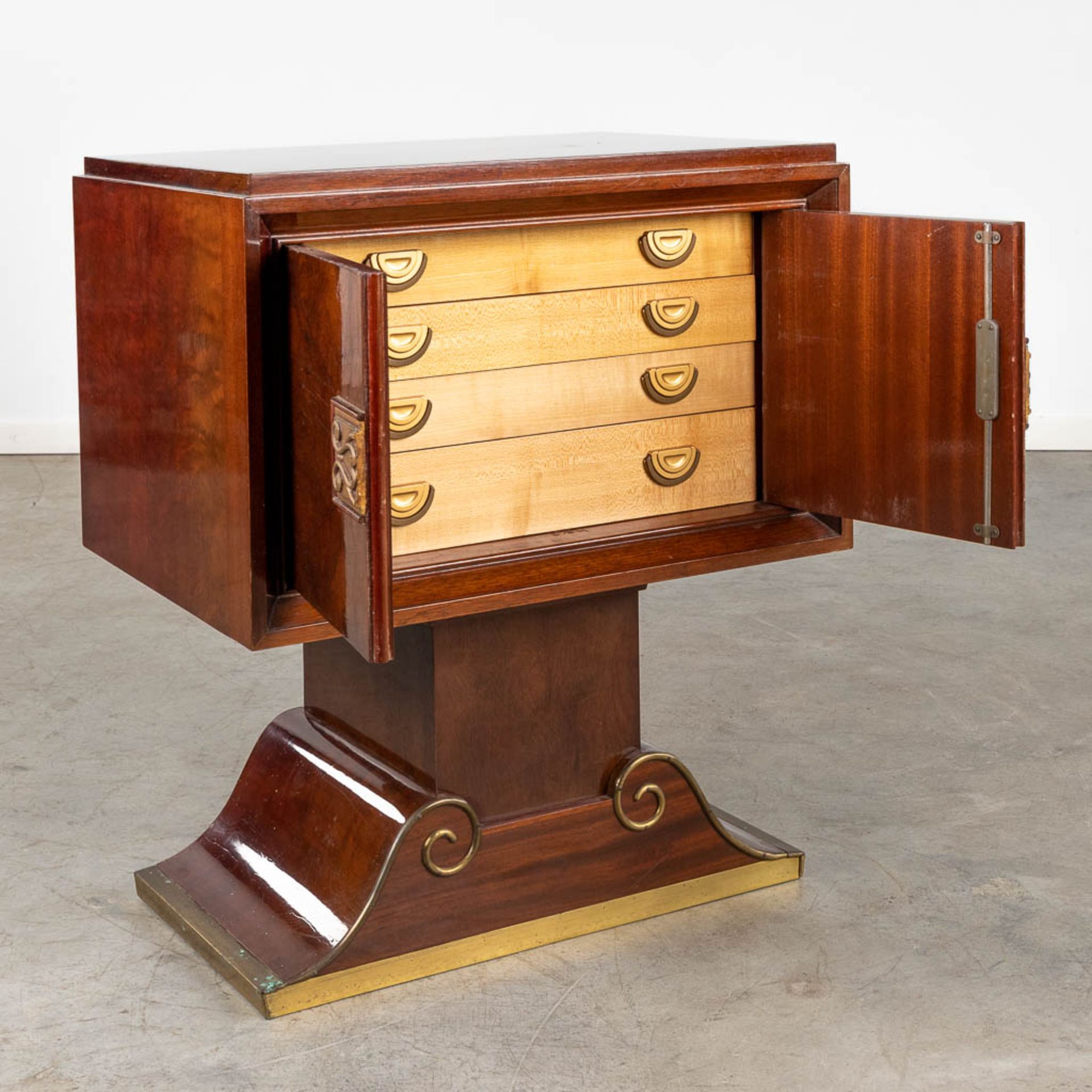A cutlery case, veneered wood with 4 drawers, Probably made by Decoene. Circa 1950. (D:44 x W:64 x H - Image 3 of 15