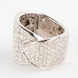 A ring, 18kt white gold with diamonds, appr. 1,82ct, ring size 56. Gross weight: 21,37g.