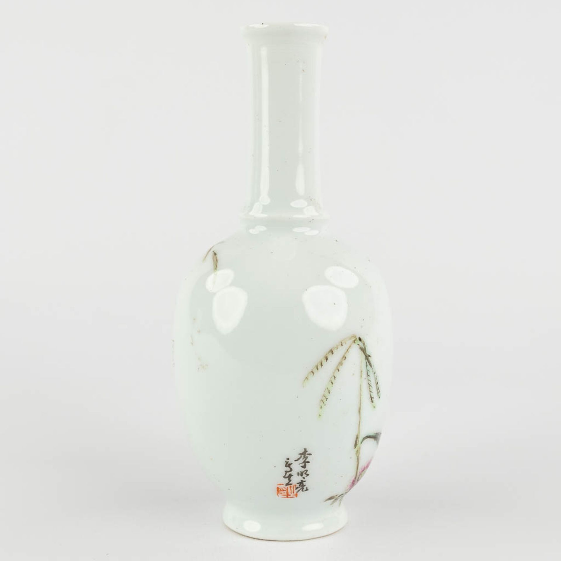 Li mingliang, A Chinese vase with decor of a dragonfly. 20th C. (H:14 x D:6,5 cm) - Bild 5 aus 9