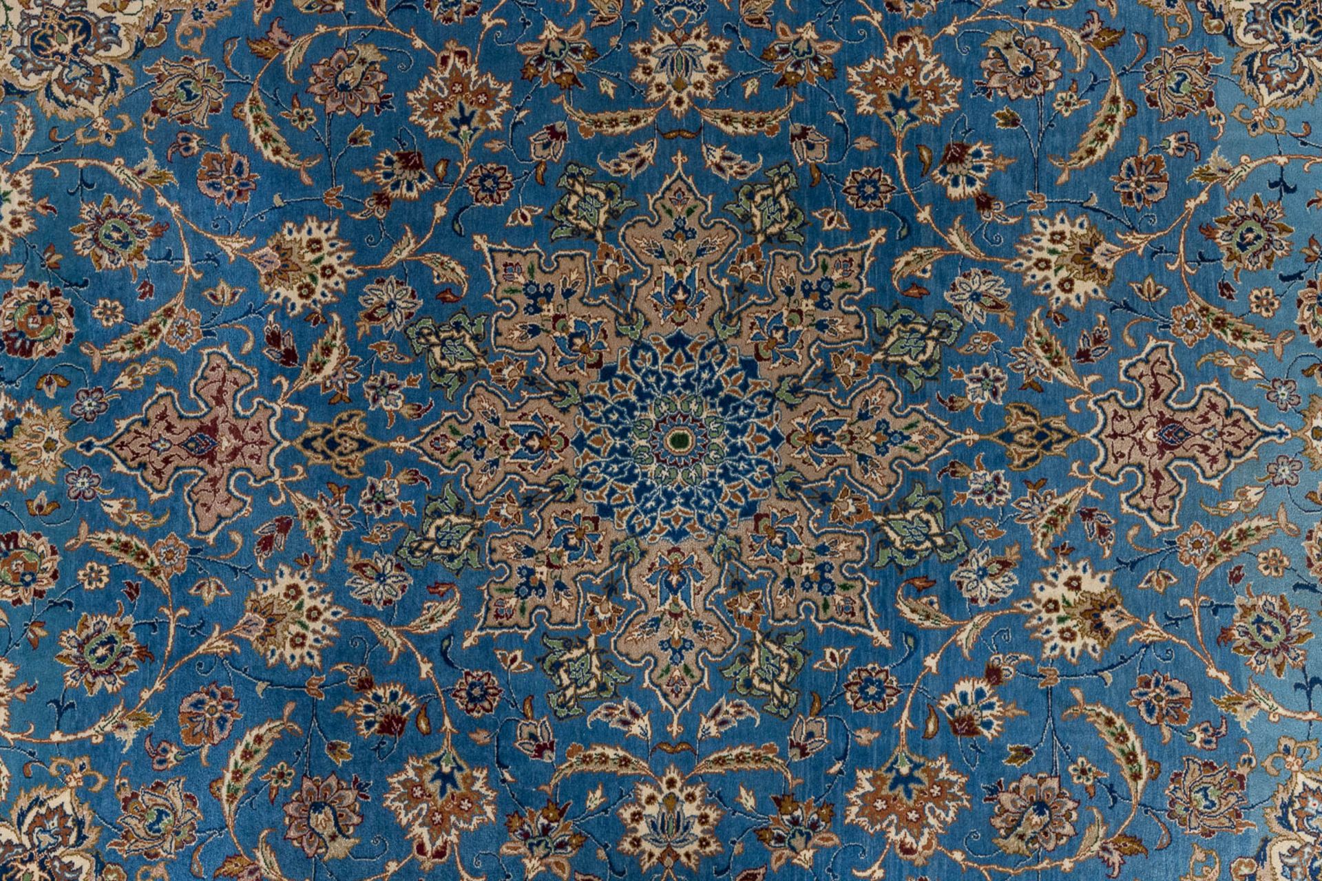 An Oriental hand-made carpet, Isfahan. Signed. (D:238 x W:150 cm) - Image 3 of 8