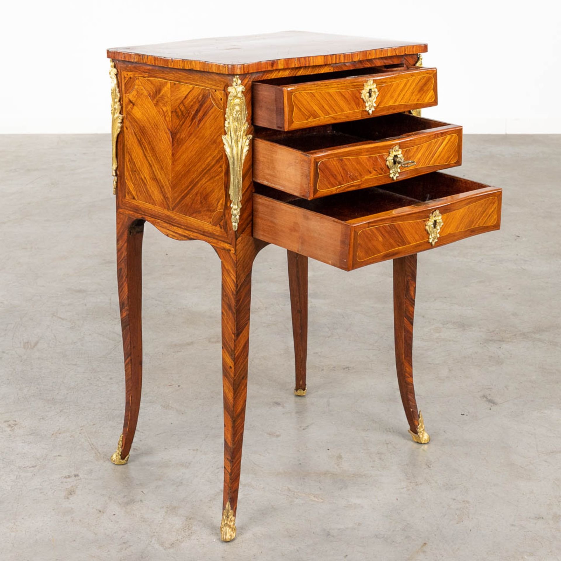 A small three-drawer cabinet, Louis XV, marquetry inlay mounted with bronze. 18th C. (D:32 x W:44 x - Image 4 of 12